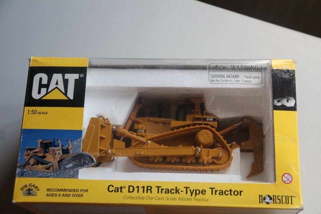 Norscot Caterpillar D11R Bulldozer + ripper  1:50 met doos, Ophalen of Verzenden, Nieuw, Hijskraan, Tractor of Landbouw, Overige merken