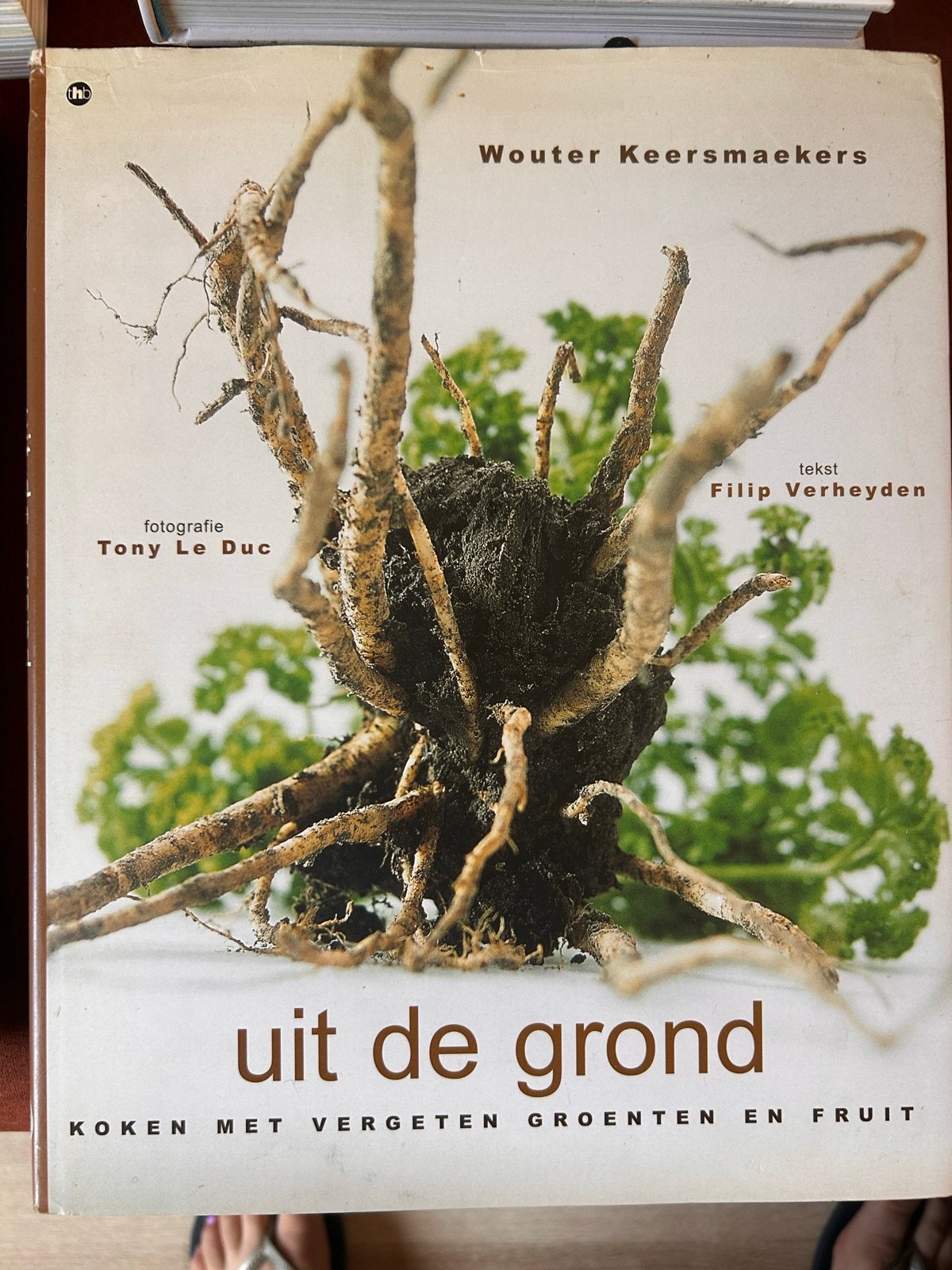 Uit de grond: Koken met vergeten groenten en fruit, Boeken, Hoofdgerechten, Ophalen of Verzenden, Zo goed als nieuw, Gezond koken