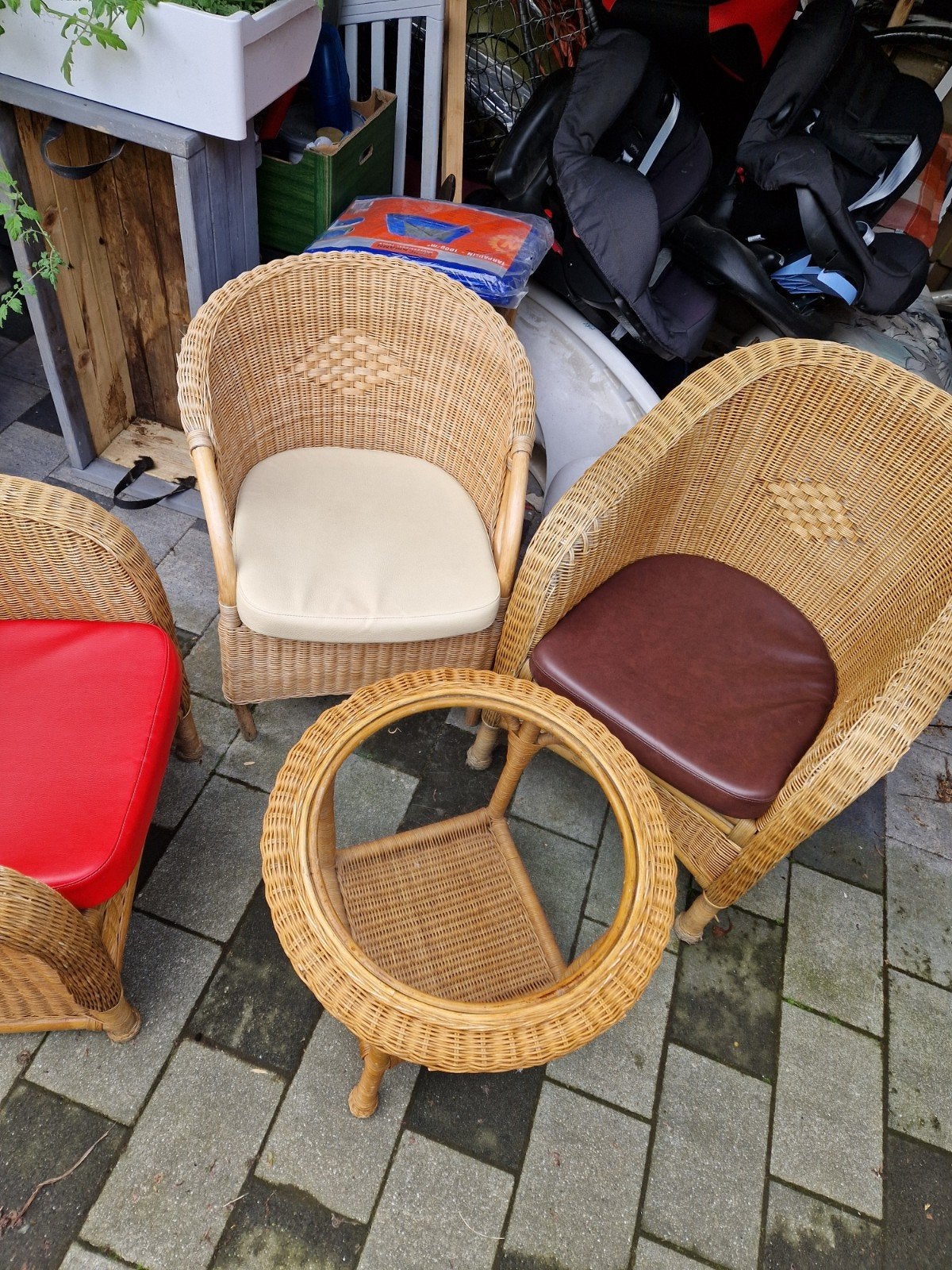 Rotan zitgroep: 3 stoelen en een tafeltje, Ophalen, Gebruikt