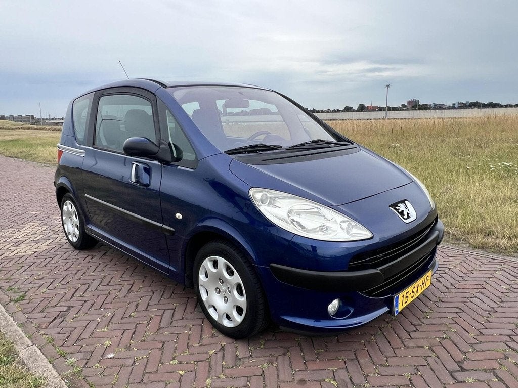 Peugeot 1007 1.4 Sesam Gentry AIRCO|NW APK, Auto's, Voorwielaandrijving, Zwart, 4 cilinders, 49 €/maand