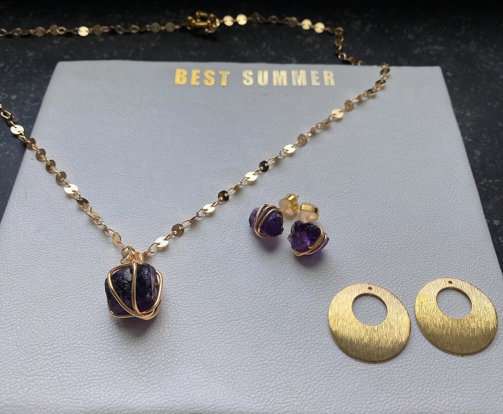 Set met ruwe amethist oorbellen ketting armband, Sieraden, Tassen en Uiterlijk, Kettingen, Paars, Nieuw, Ophalen of Verzenden