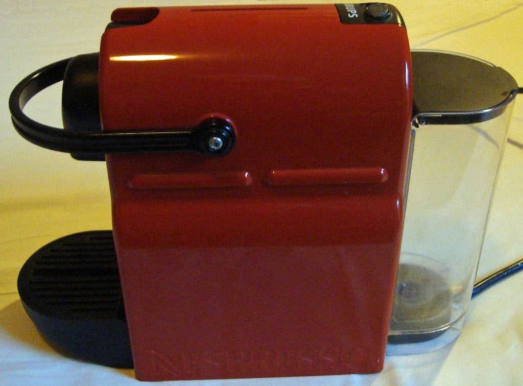 Nespresso Krups Inissia 'Fire Engine Red', Witgoed en Apparatuur, Ophalen, Afneembaar waterreservoir, Koffiemachine, Zo goed als nieuw