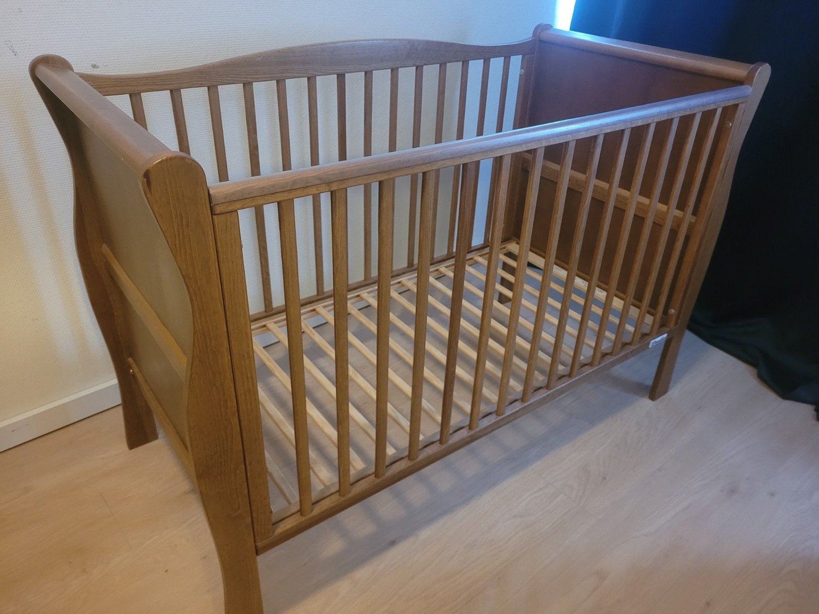 Houten wieg van Woodies , zo goed als nieuw., Kinderen en Baby's, Babywiegjes en Ledikanten, Ophalen, Zo goed als nieuw, Wieg