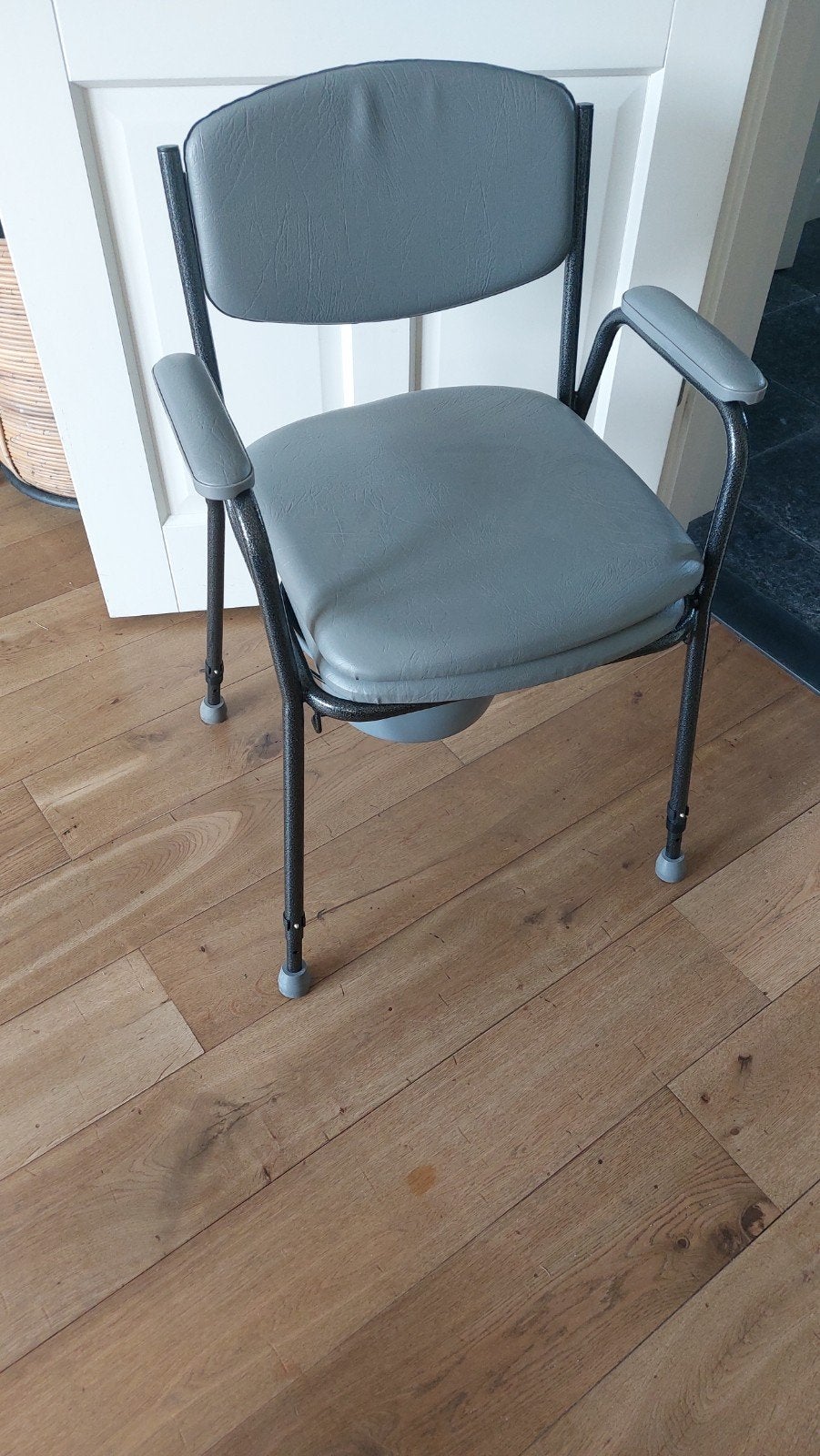 WC stoel, vorig jaar, weinig gebruikt, Ophalen, Zo goed als nieuw