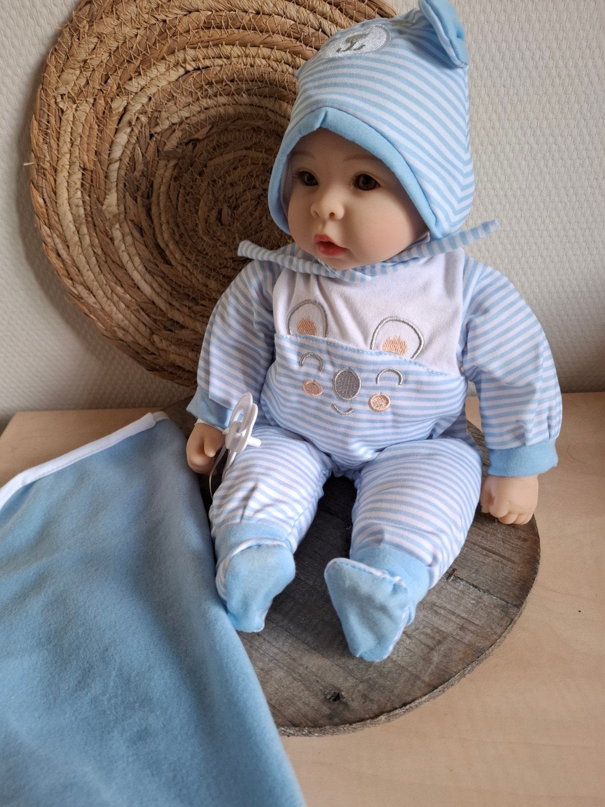 Small foot pop Lucas.  Speen, deken, kleding., Kinderen en Baby's, Speelgoed | Poppen, Ophalen of Verzenden, Zo goed als nieuw