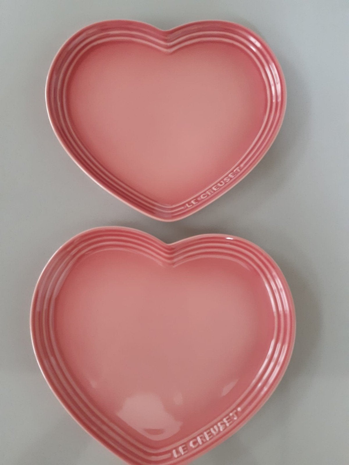 Le Creuset grote hartvormige borden Rose Quartz, Huis en Inrichting, Keuken | Servies, Nieuw, Ophalen of Verzenden, Bord(en), Overige stijlen