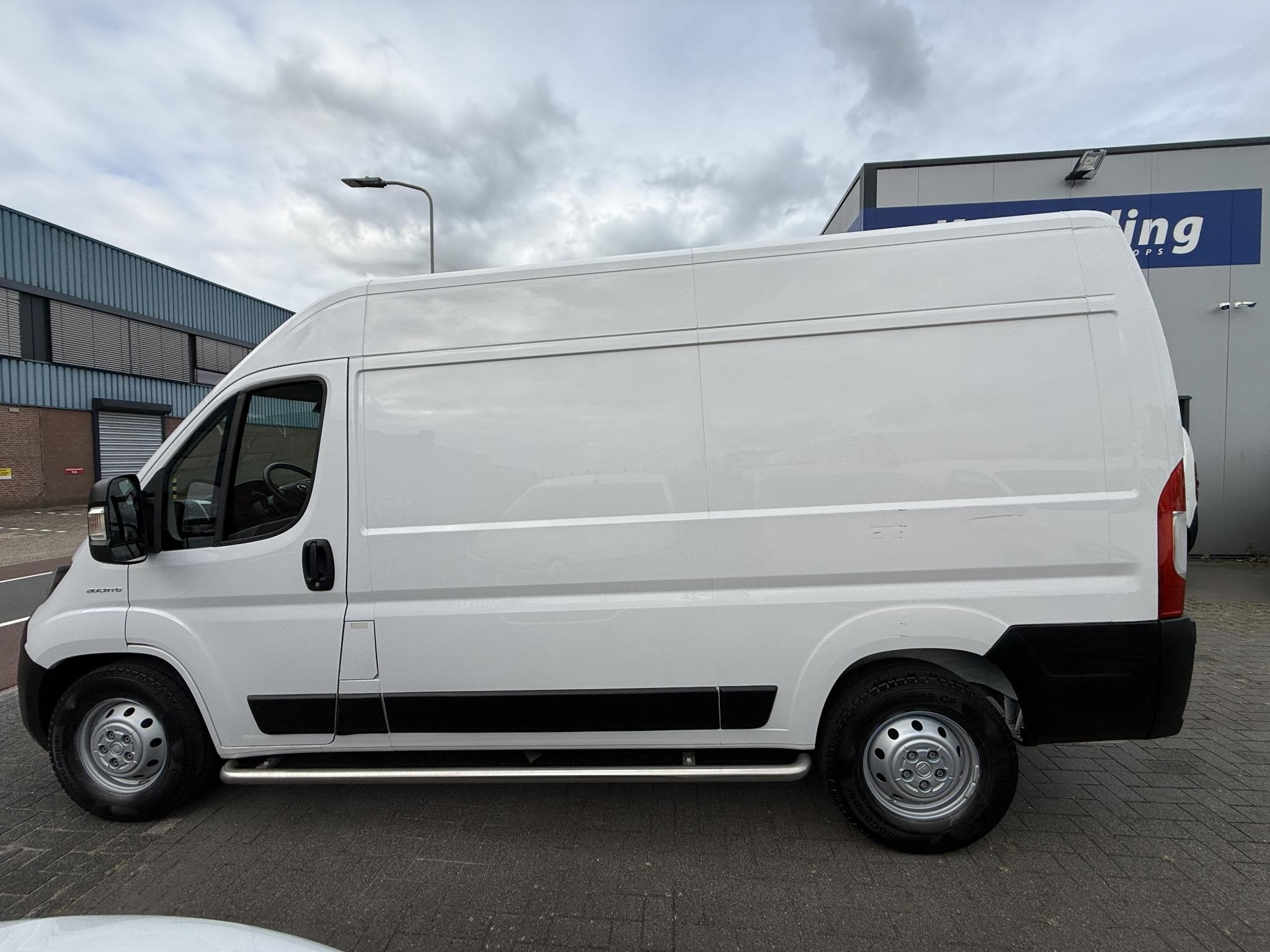 Fiat Ducato 33 2.3 MultiJet L2H2 AUTOMAAT EURO-6 CAMERA NAVI, Auto's, Stof, Gebruikt, Euro 6, 2500 kg