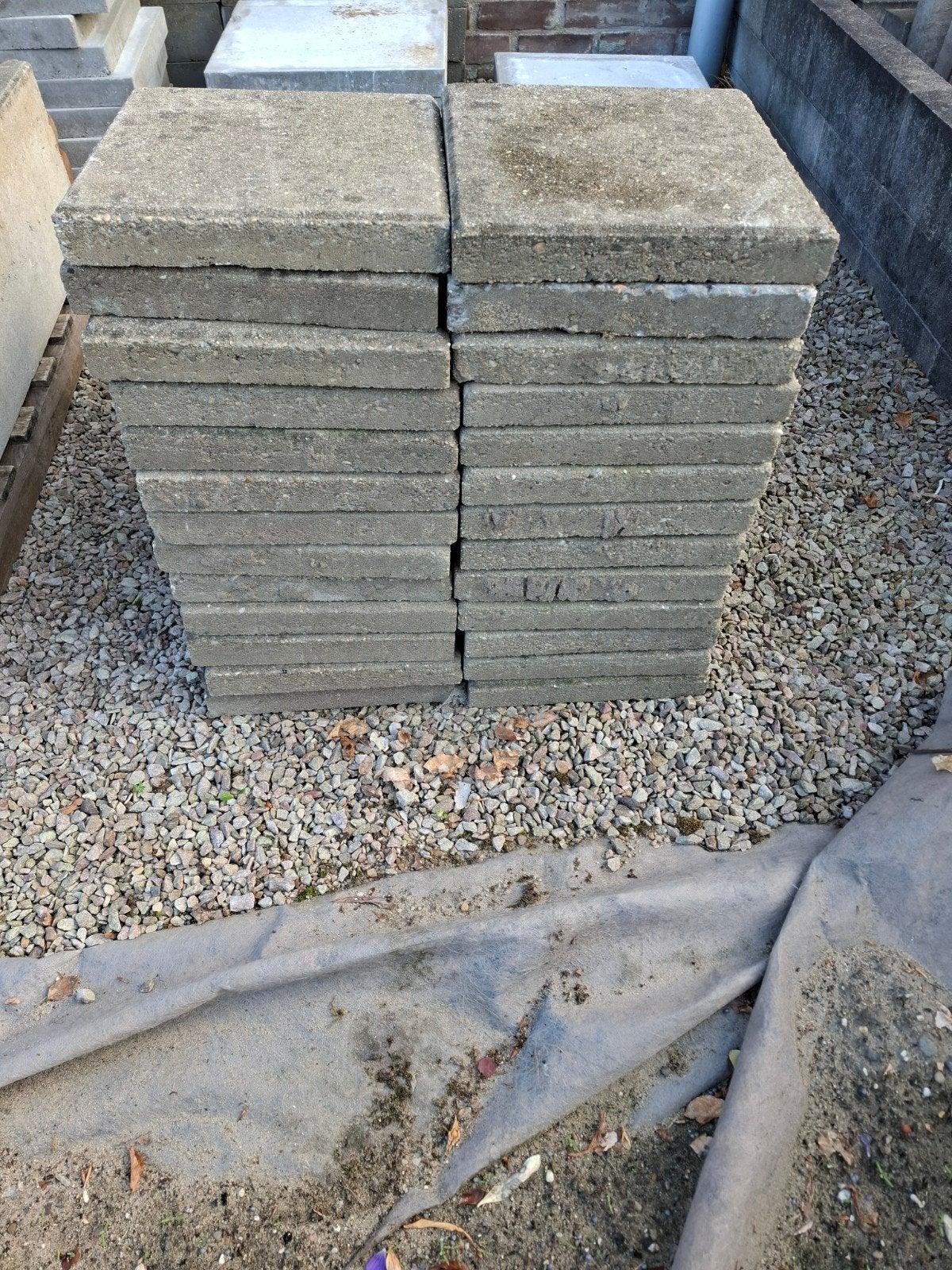 Gratis betontegels 26 stuks, Ophalen, Gebruikt, 5 tot 10 m², Beton