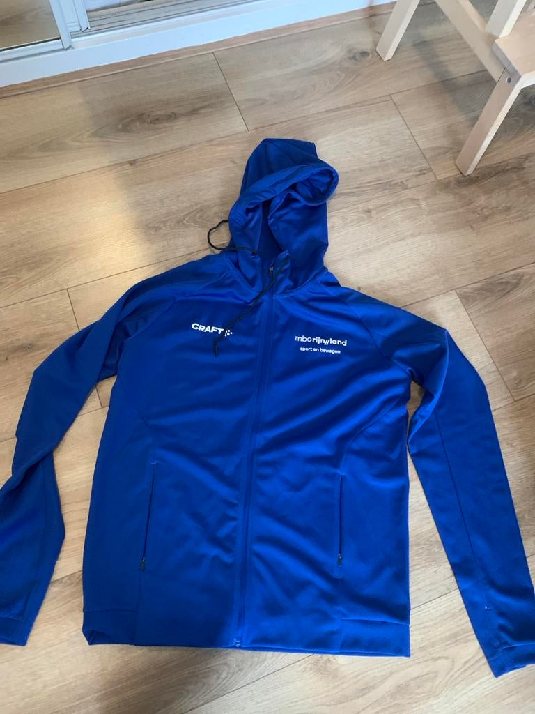 Blauwe traingsjas van MBO Rijnland, Maat 52/54 (L), Blauw, Ophalen of Verzenden, Zo goed als nieuw