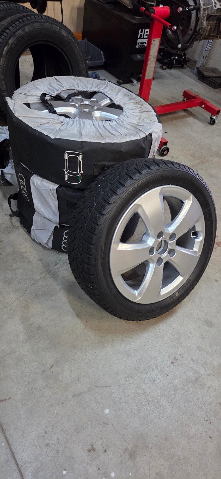 17 inch Audi A3 velgen met Bridgestone winterbanden, Ophalen, Gebruikt, 175 mm, Banden en Velgen