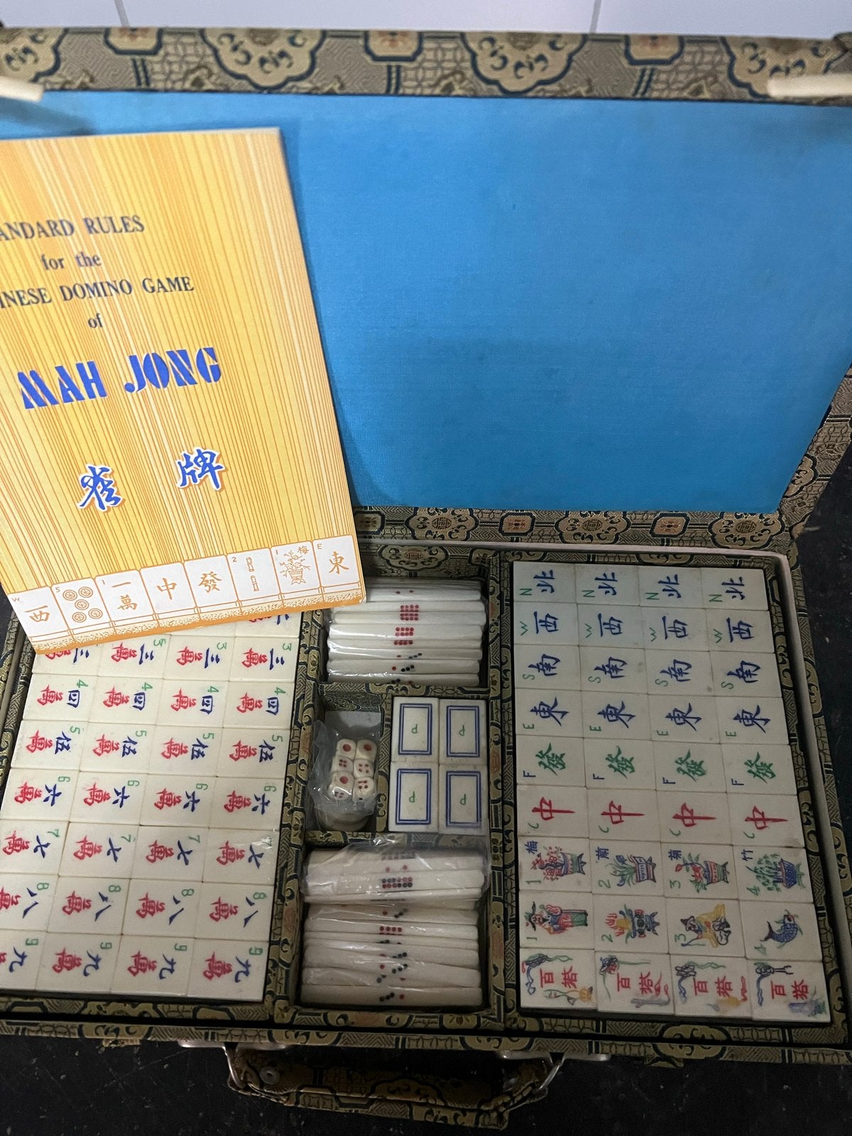Compleet Mahjong Spel in Luxe Koffer met Handleiding, Drie of vier spelers, Ophalen of Verzenden, Nieuw