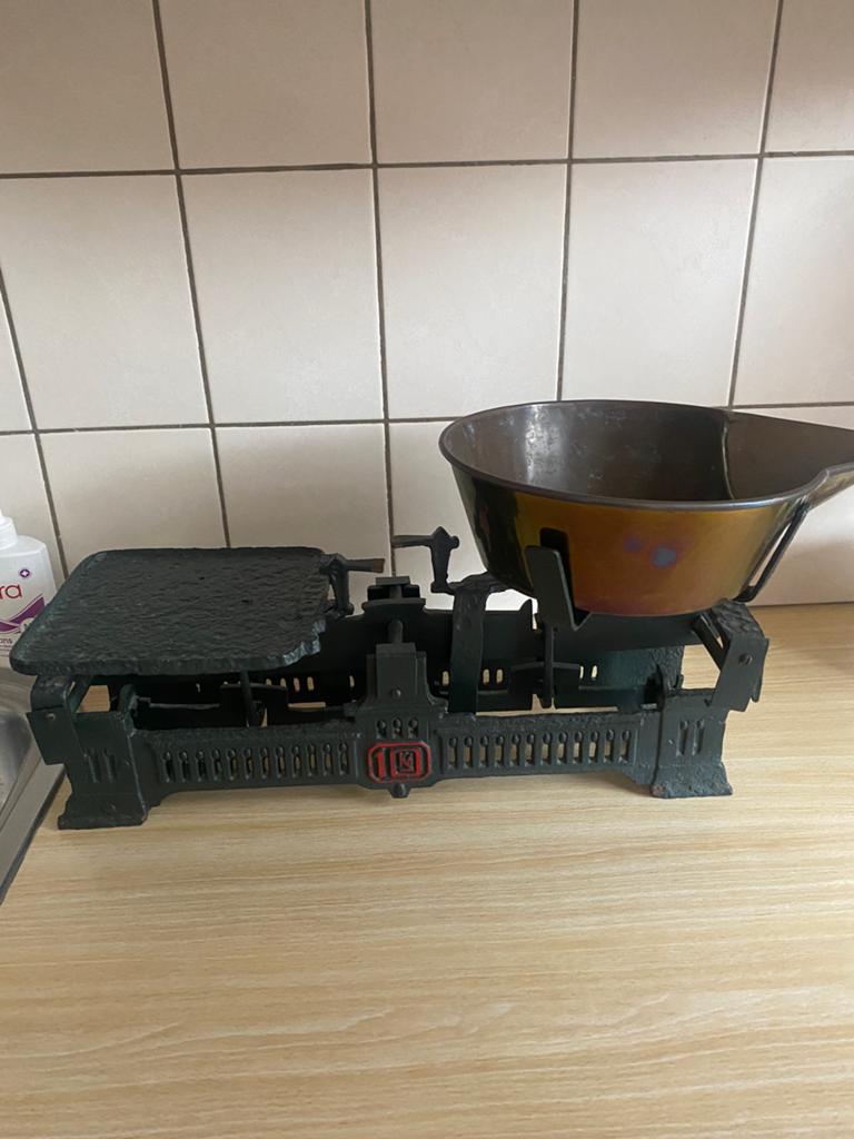 Oude weegschaal brocante decoratie, Ophalen