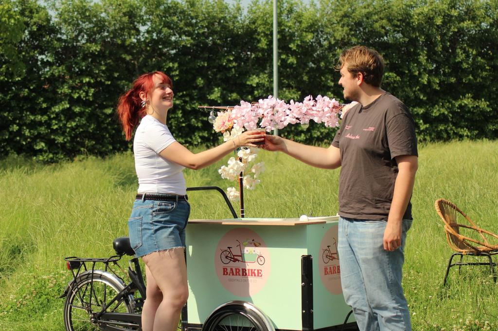Cokctailbar huren inclusief bartender en 50 cocktails!, Eén persoon