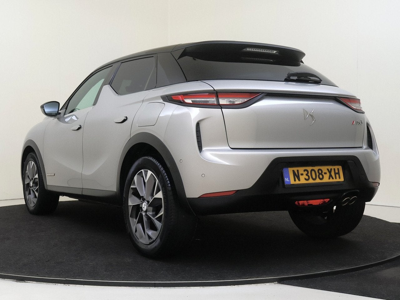 DS DS 3 Crossback 1.2 PureTech Performance Line+ Automaat, Auto's, Gebruikt, Stoelverwarming, 1199 cc, Origineel Nederlands