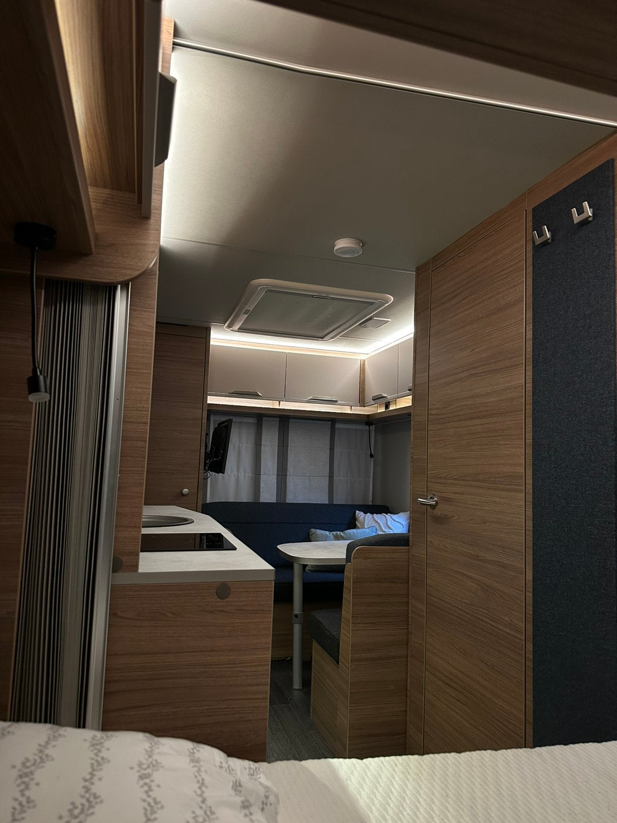 Foto 17 van Knaus Sport 420 QD E-Power met Airco/Mover/Voortent/TV