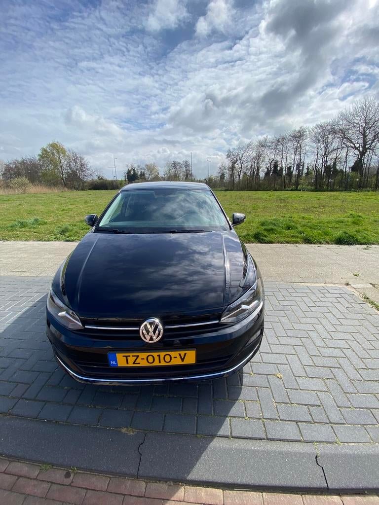Volkswagen Polo highline 1.0 TSI 95pk 2018 Zwart, Auto's, Voorwielaandrijving, Stof, 40 €/maand, Zwart