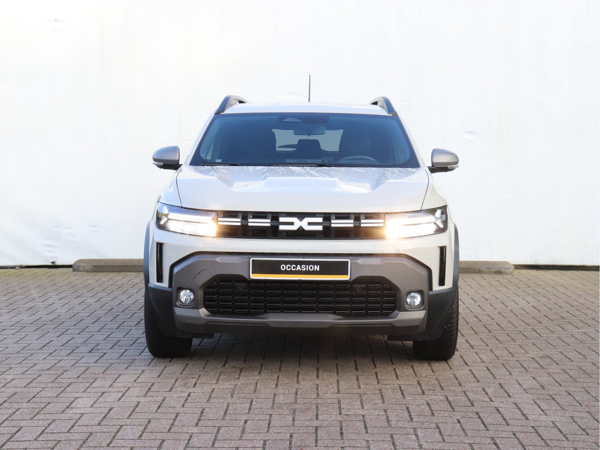 Dacia Duster 1.6 Hybrid 140 Journey AUTOMAAT / NAVI / ALLE O, Dealer onderhouden, Stof, Gebruikt, 4 cilinders