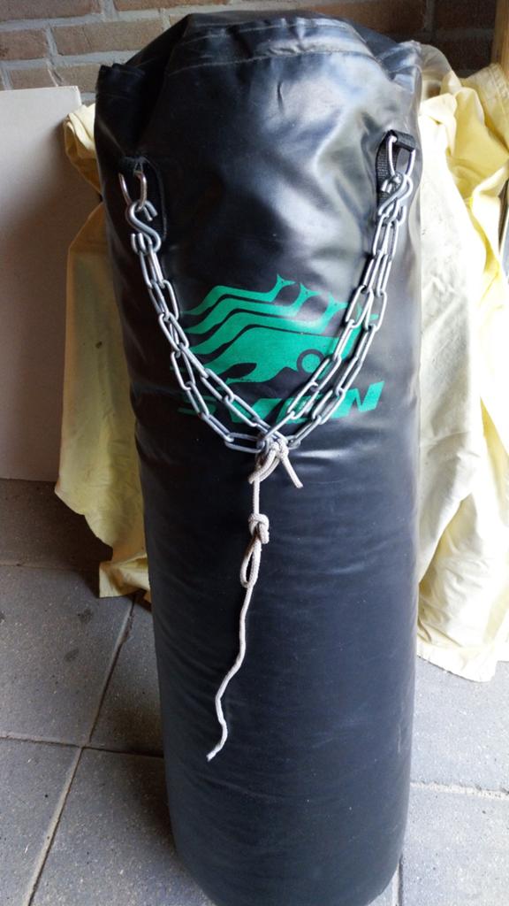 Zwarte bokszak met ketting - Ideaal voor thuistraining, Ophalen, Gebruikt, Bokszak