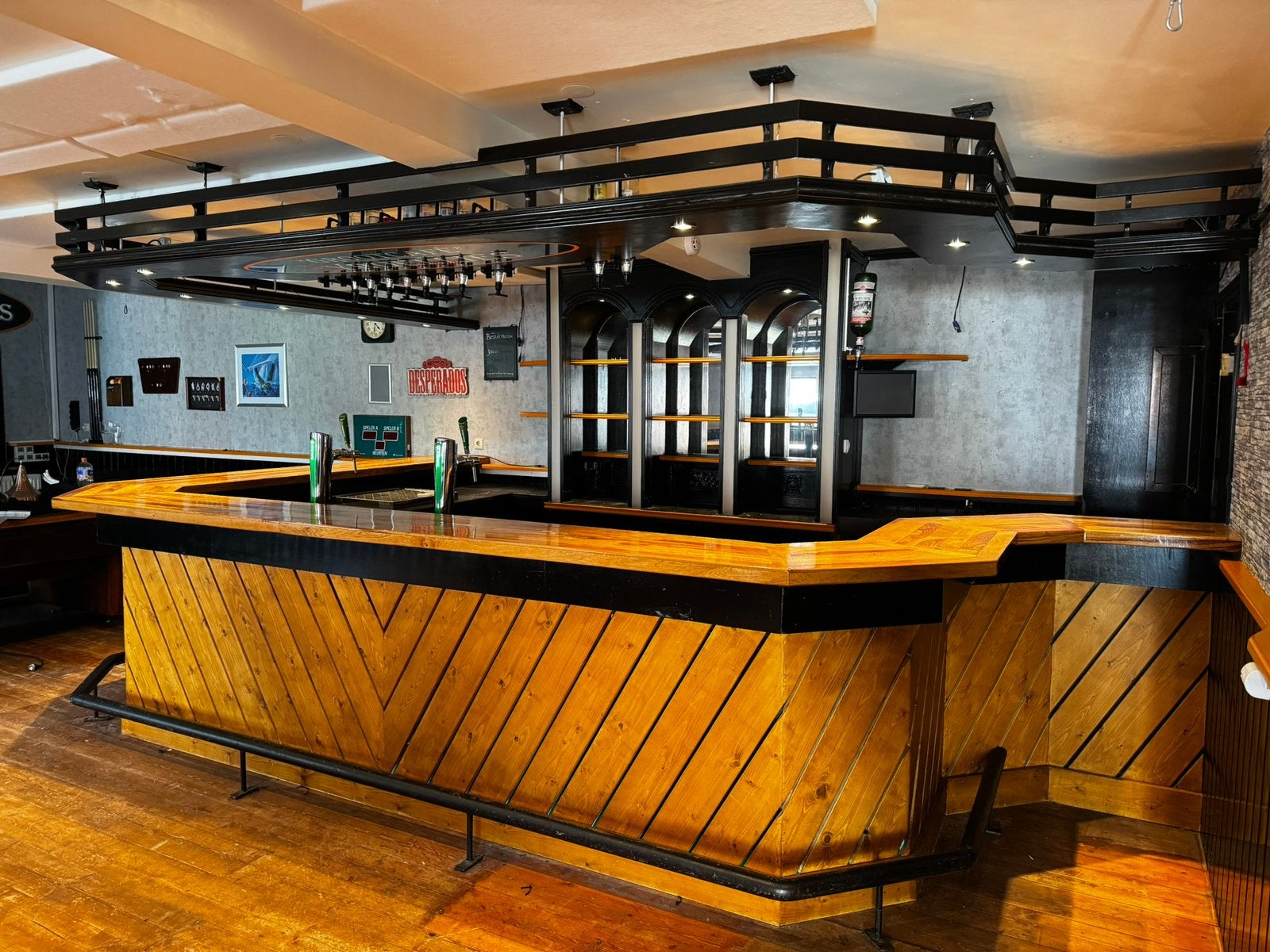 Prachtige bar, ZGAN, met ledverl. evt. met tapinstallatie, Zakelijke goederen, Horeca | Meubilair en Inrichting, Ophalen, Barinrichting