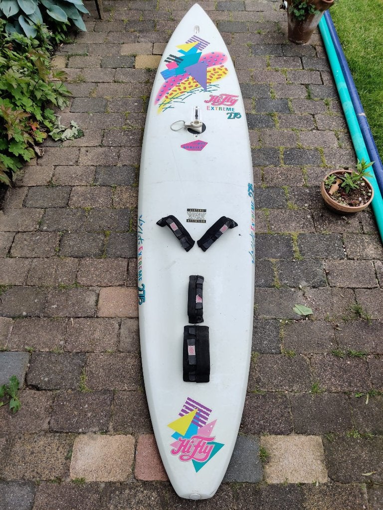 HiFly Extreme 275 complete set plank,mast,koord,zwaard(zeil), Watersport en Boten, Windsurfen, 250 tot 300 cm, Gebruikt, 5 tot 6.5 m²