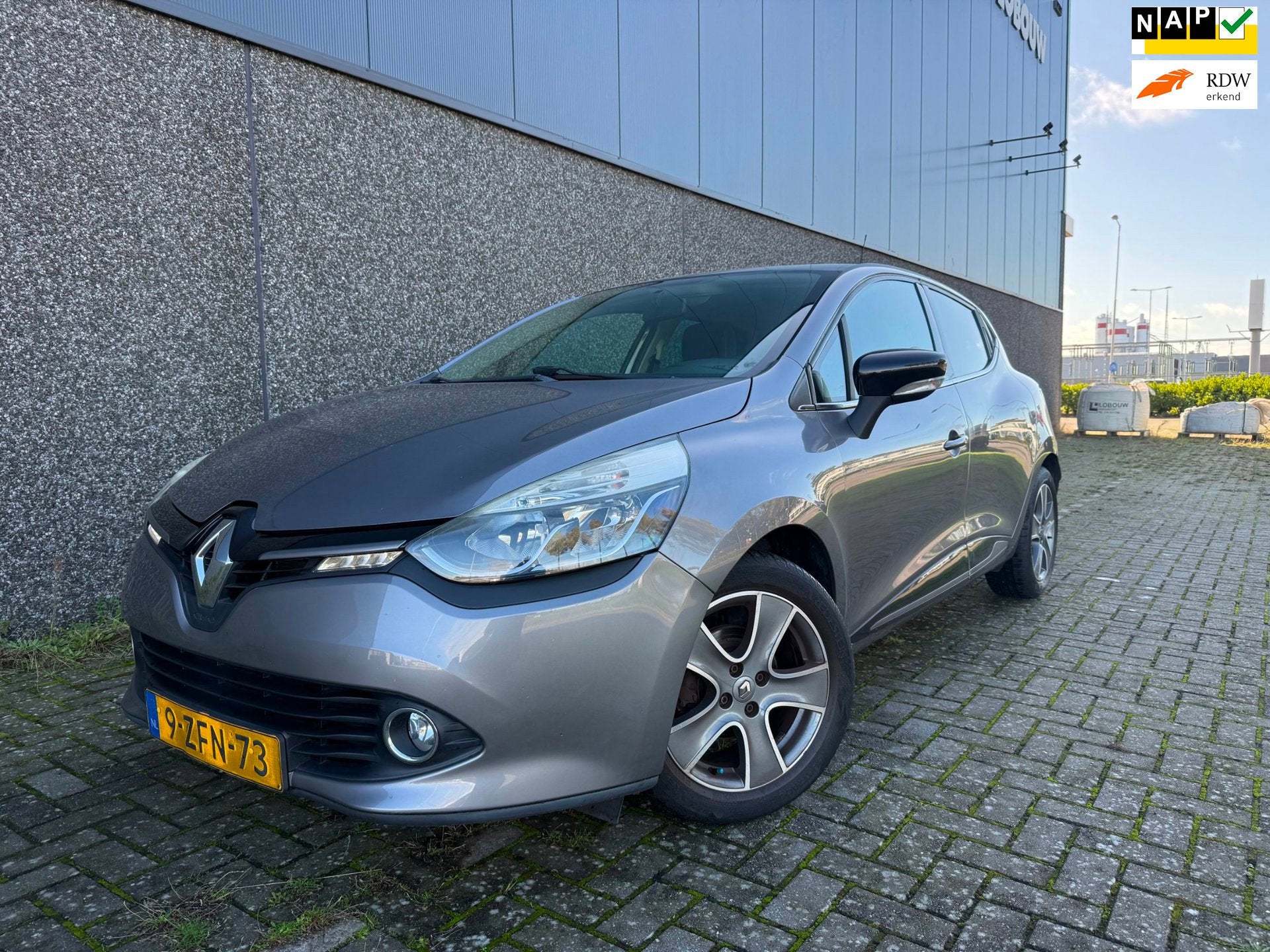Renault Clio 0.9 TCe ECO Night&Day/CARPLAY/Nieuwe APK en beu, Auto's, Voorwielaandrijving, Stof, Zwart, 540 kg