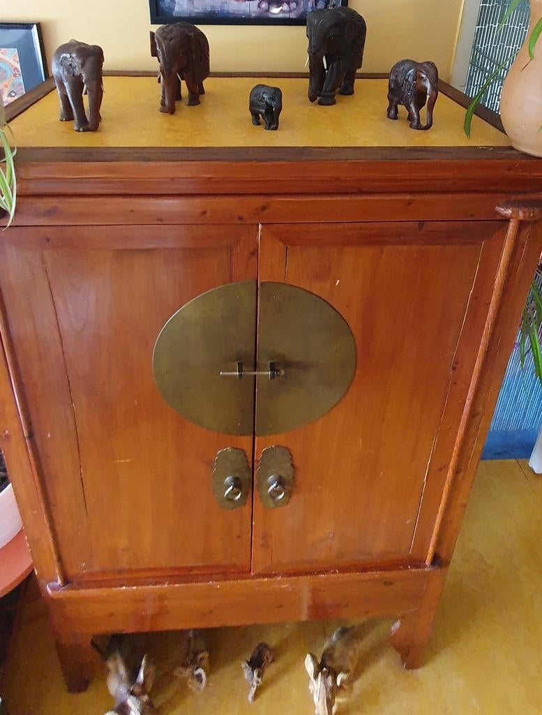Antieke Chinese kast met messing beslag, Ophalen