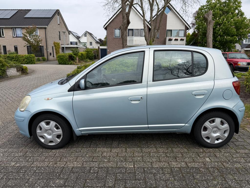 Toyota Yaris 1.3 16V Vvti 5DR Linea SOL 2004 Blauw, Auto's, Voorwielaandrijving, Stof, 4 cilinders, Origineel Nederlands