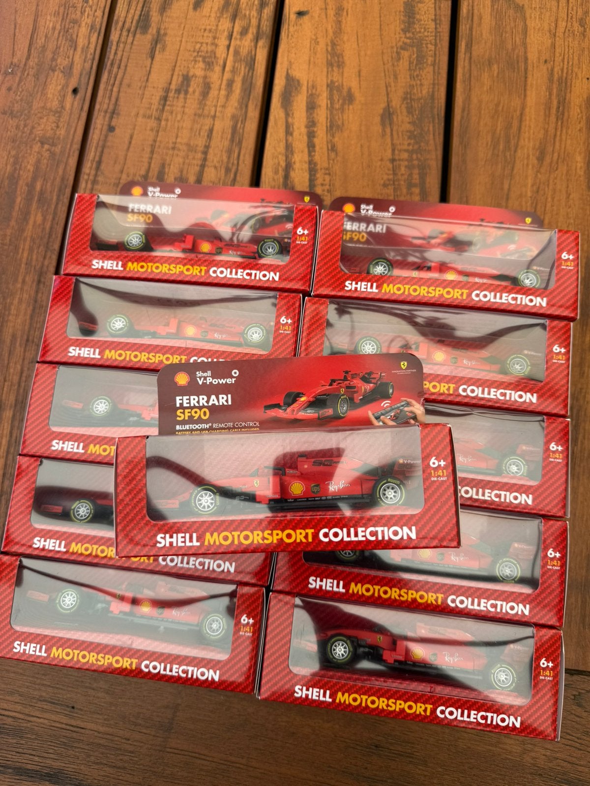 Shell Ferrari SF90 1:41 die cast bluetooth bestuurbaar nieuw, Ophalen of Verzenden, Nieuw, Auto