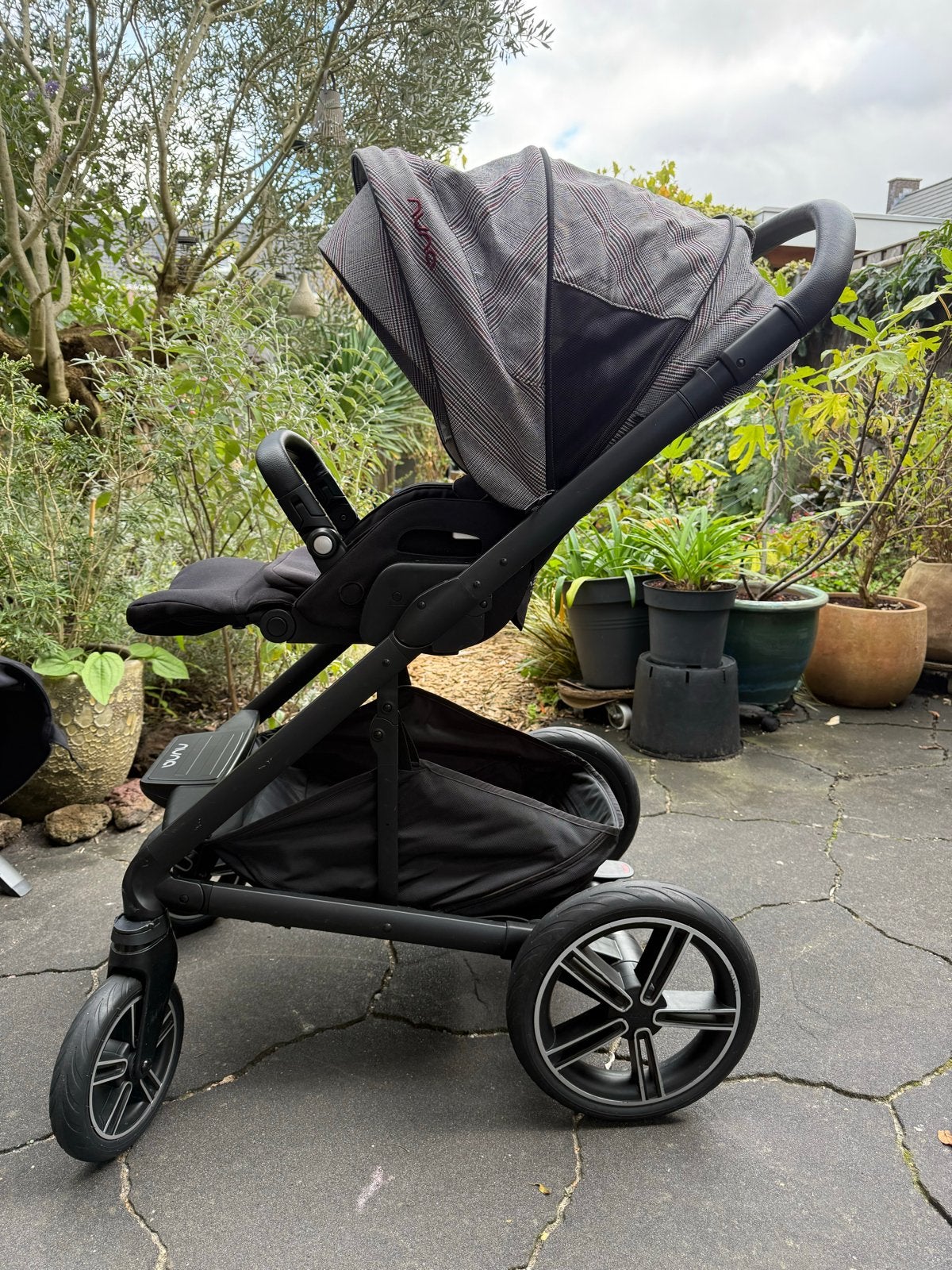 Kinderwagen Nuna MIXX next Ellis met bijpassende reiswieg, Zo goed als nieuw, Combiwagen, Met reiswieg, Ophalen