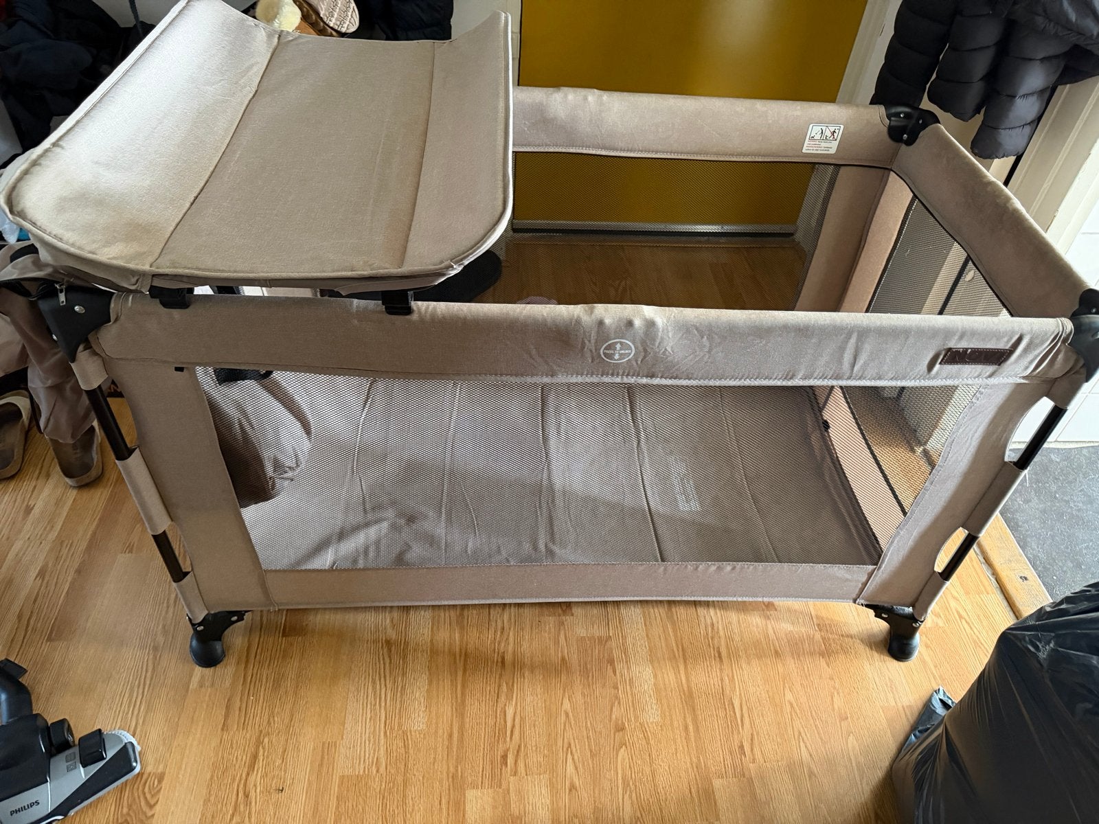 Novi camping bedje met Verschoontafel - Beige, Ophalen of Verzenden, Zo goed als nieuw, Rechthoekig, Wieltjes