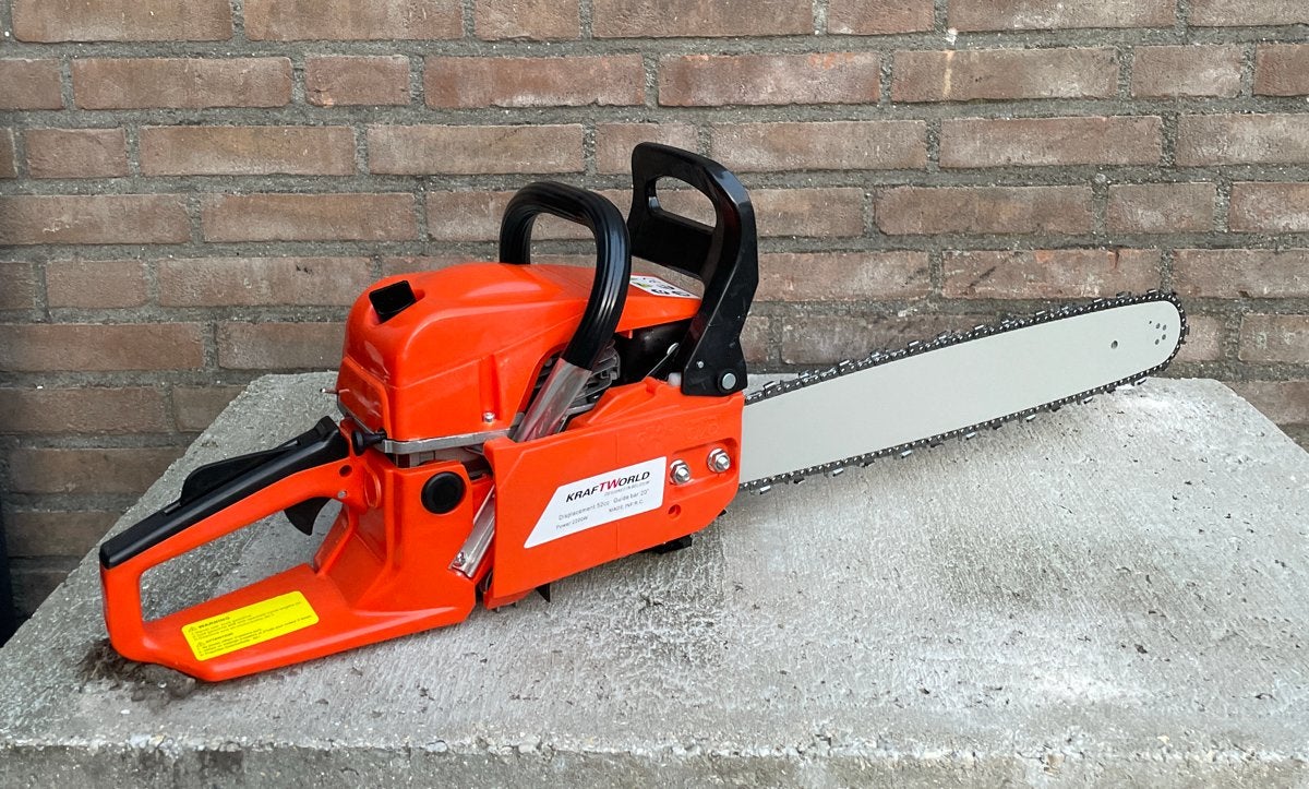 Foto 4 van Nieuwe Kraftsworld Benzine Kettingzaag - Krachtig en Efficië