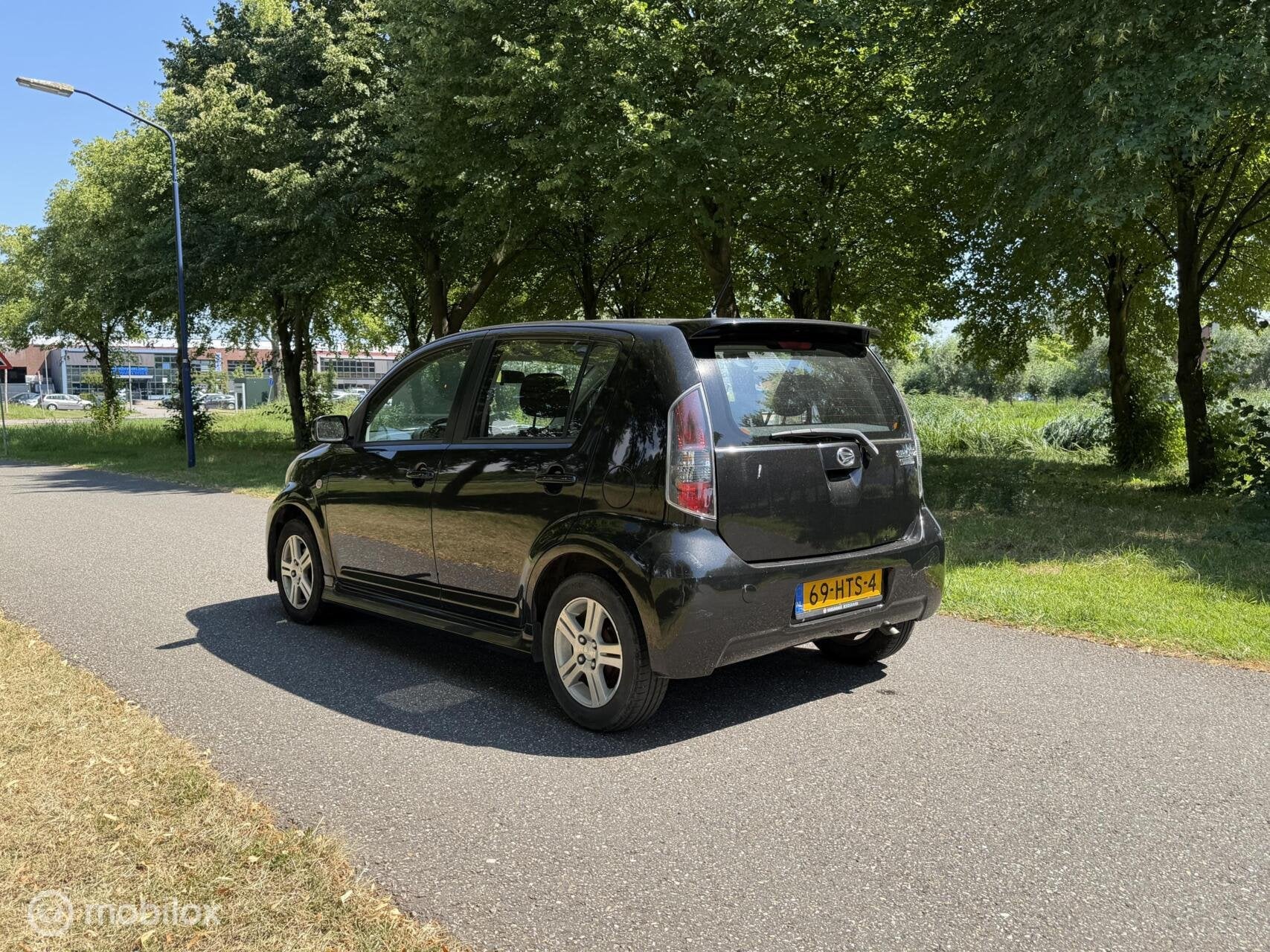 Daihatsu Sirion 2 1.3-16V Sport*AIRCO*ELEK. RAMEN*APK 01/27, Auto's, Daihatsu, Stof, Gebruikt, 4 cilinders, Zwart