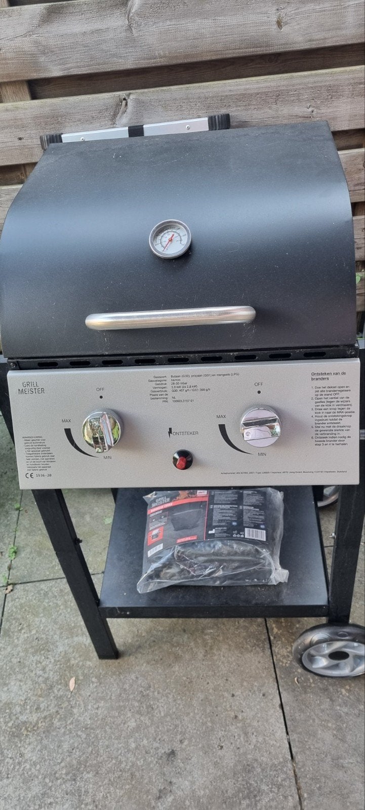 Grill Meister Gasbarbecue met 2 branders en hoes, Ophalen of Verzenden, Nieuw, Grill Meister
