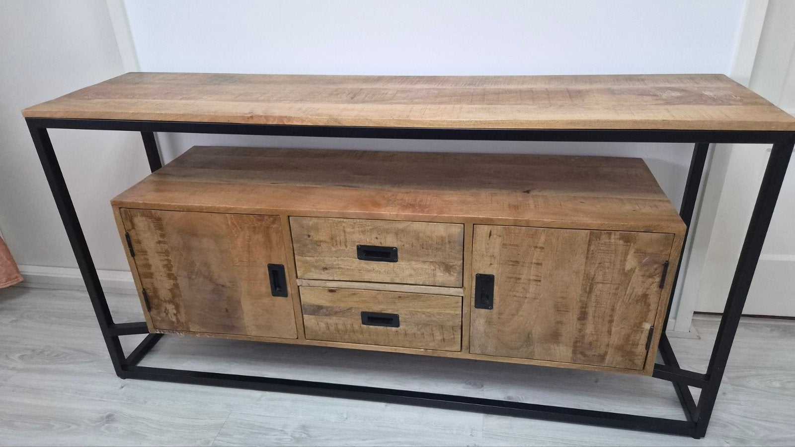 Mangohouten dressoir, Ophalen, 150 tot 200 cm, Zo goed als nieuw, Minder dan 100 cm