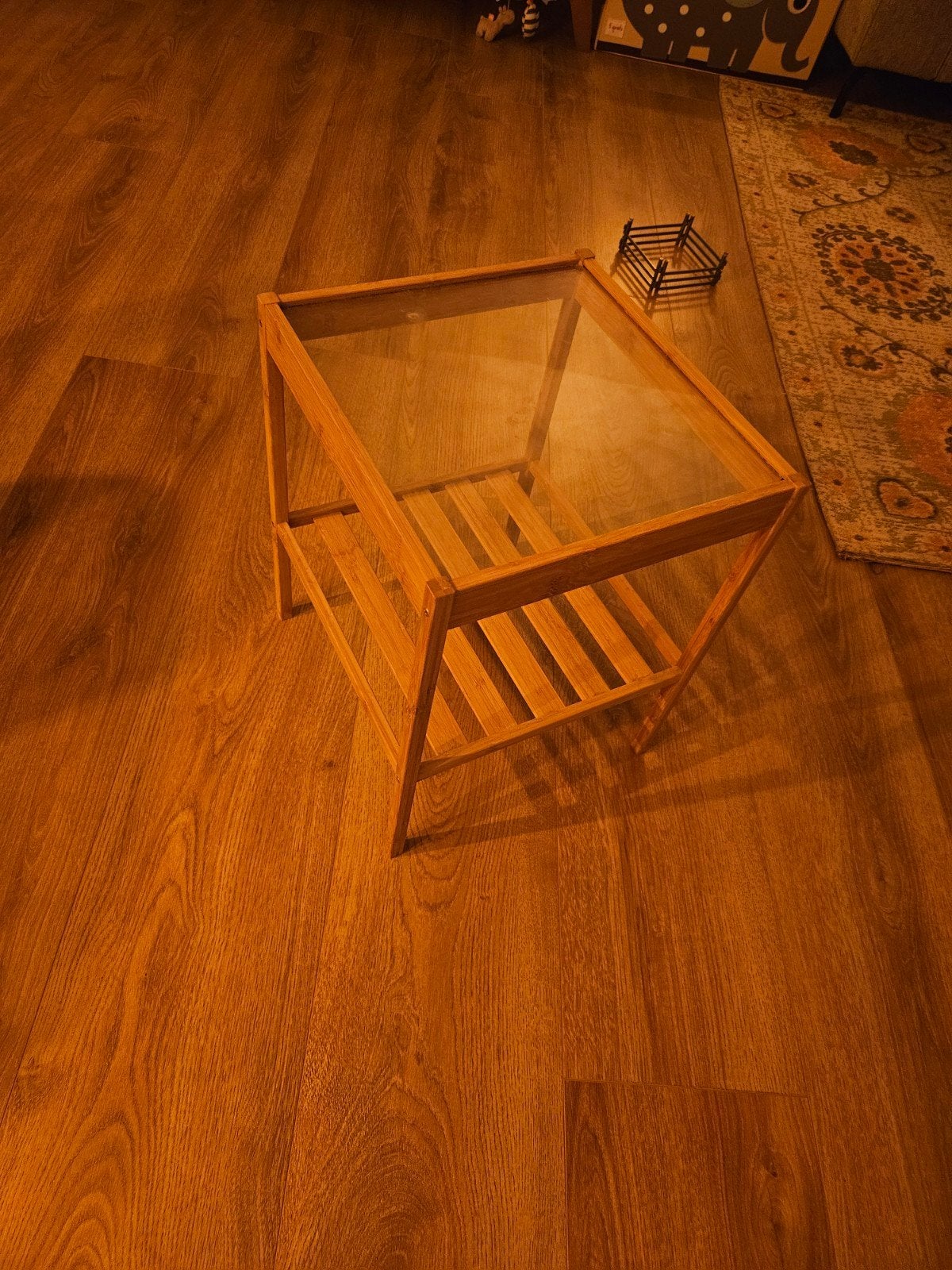 Gratis Nachtkastje met Glazen Blad - Ophalen!, Ophalen, Gebruikt, Minder dan 45 cm, Minder dan 55 cm