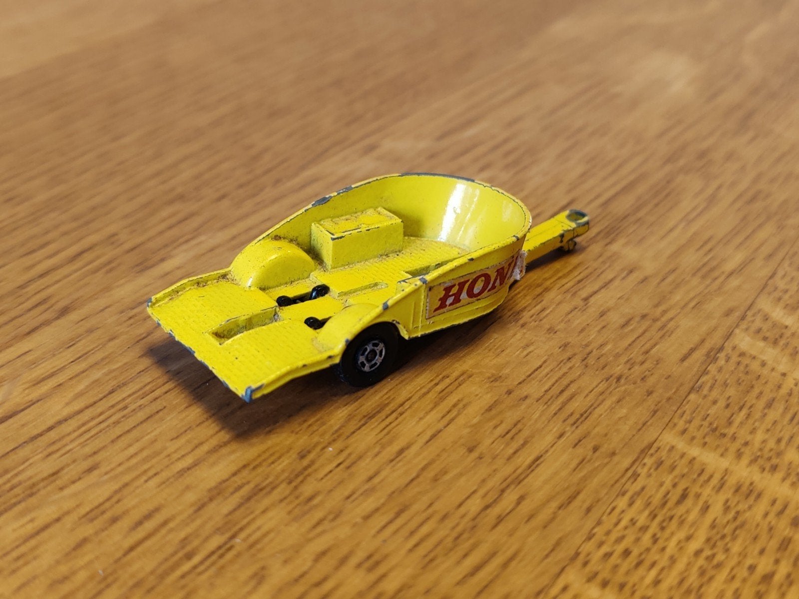 Matchbox Honda Motorcycle Trailer GEEL, Hobby en Vrije tijd, Ophalen, Nieuw