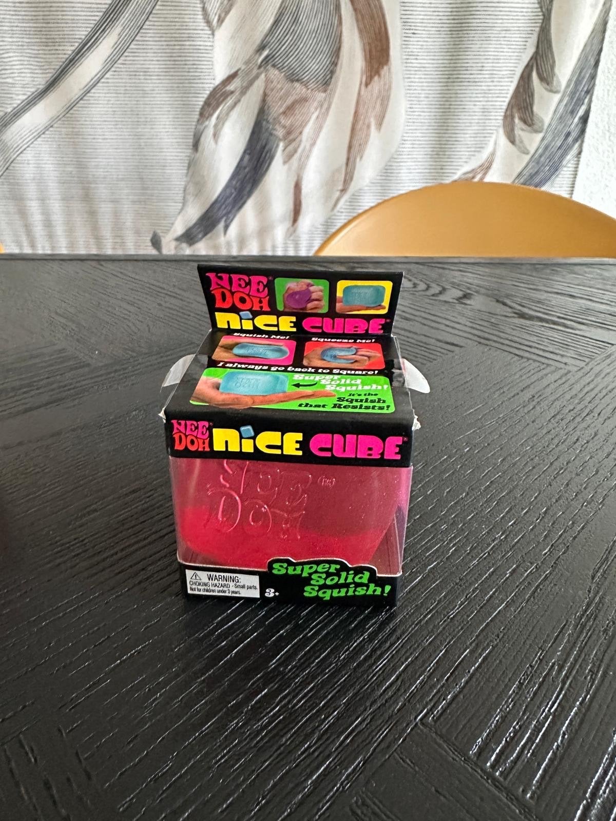 NeeDoh Nice Cube - Super Solid Squish! Stressbal, Ophalen of Verzenden, Zo goed als nieuw