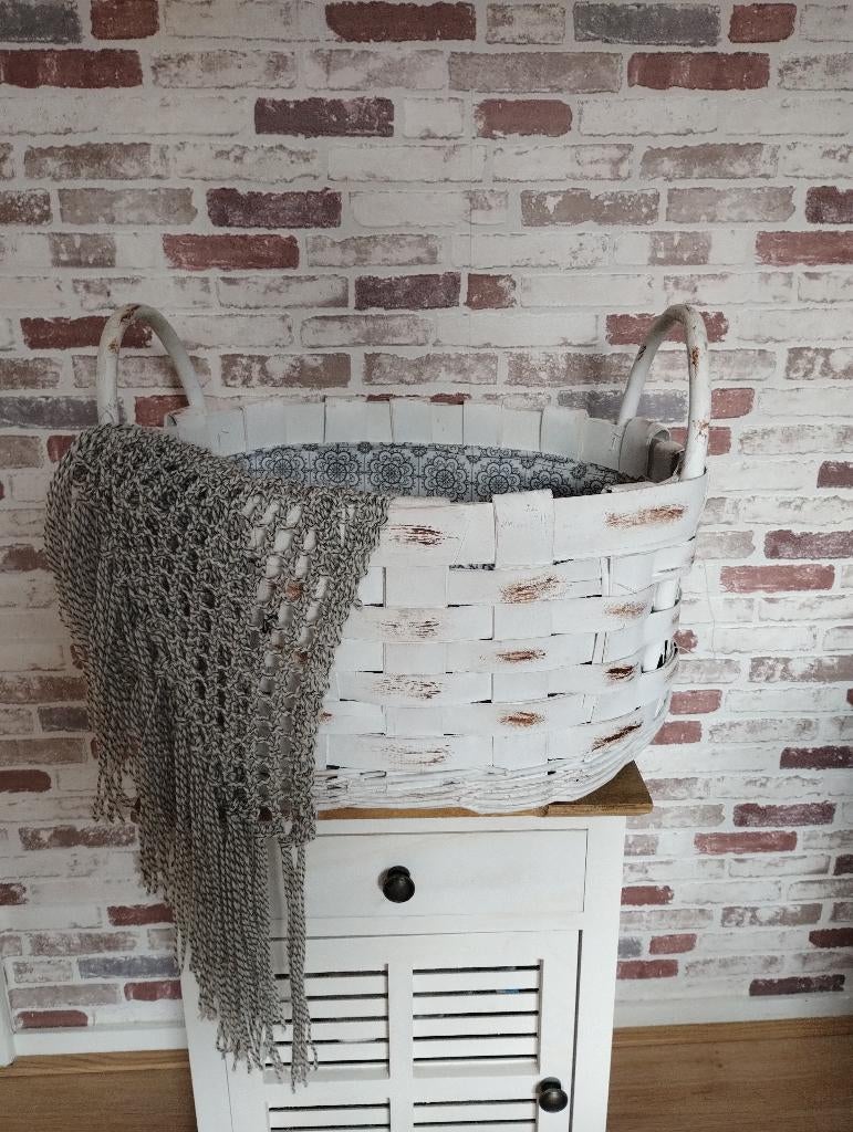 Mooie witte mand, Ophalen