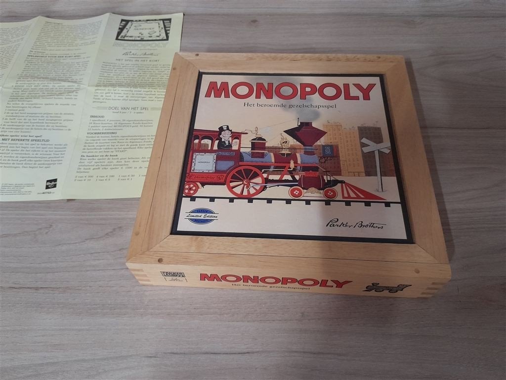 Monopoly in houten kist - s1987, Hobby en Vrije tijd, Gezelschapsspellen | Bordspellen, Verzenden, Zo goed als nieuw