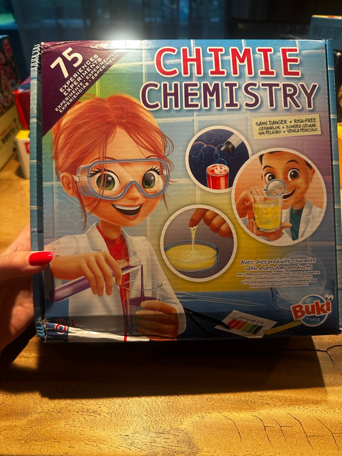 Buki Chemie Experimenteerdoos - 75 Experimenten, Ophalen of Verzenden, Zo goed als nieuw, Ontdekken