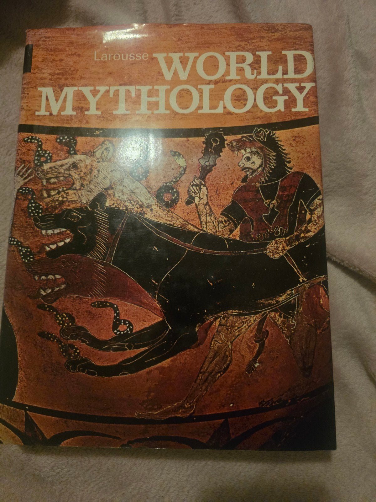 Larousse World Mythology - Boek over mythologie, Boeken, Ophalen of Verzenden, Gelezen, Pierre Grimal, Wereld overig
