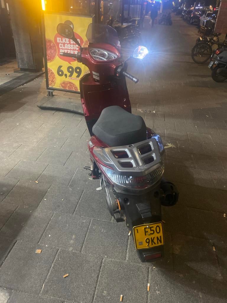 Kymco People S 100cc, Ophalen, Gebruikt, Maximaal 45 km/u, Benzine