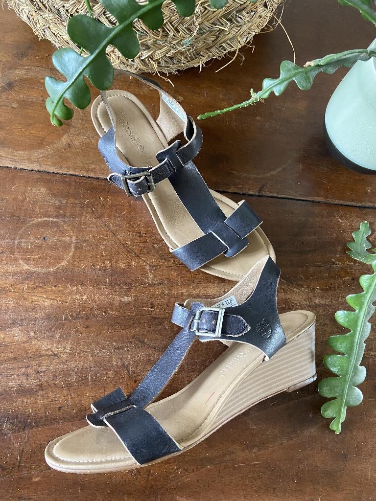 Leuke zwarte leren Timberland sleehak sandalen mt 37 izgst, Zwart, Zo goed als nieuw, Timberland, Sandalen of Muiltjes
