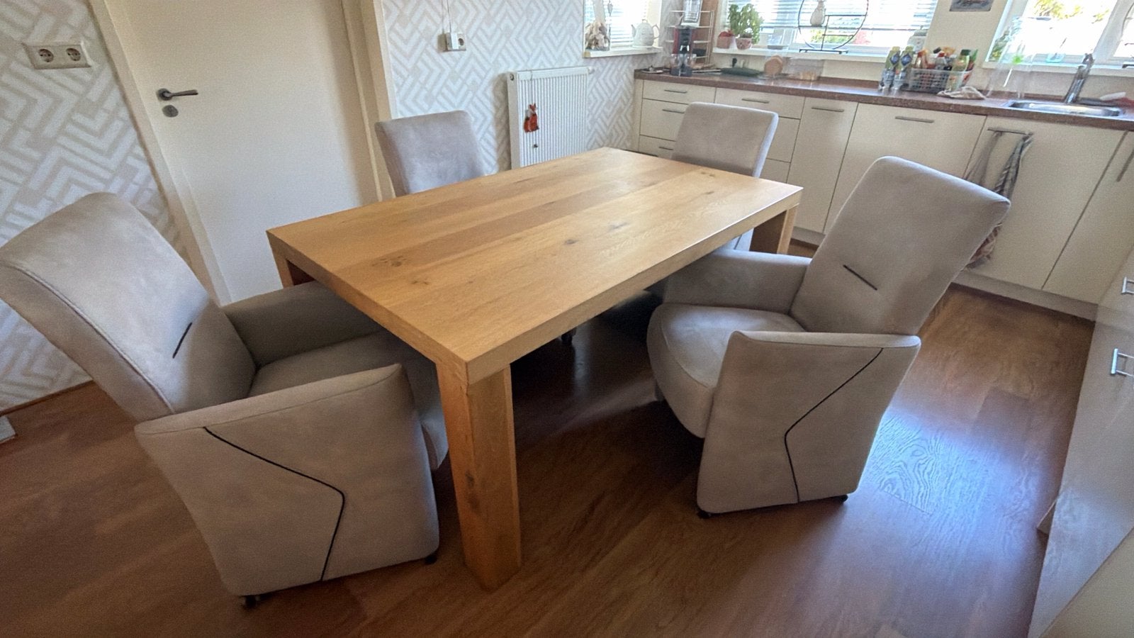 Eettafel met 4 stoelen, Ophalen, Zo goed als nieuw
