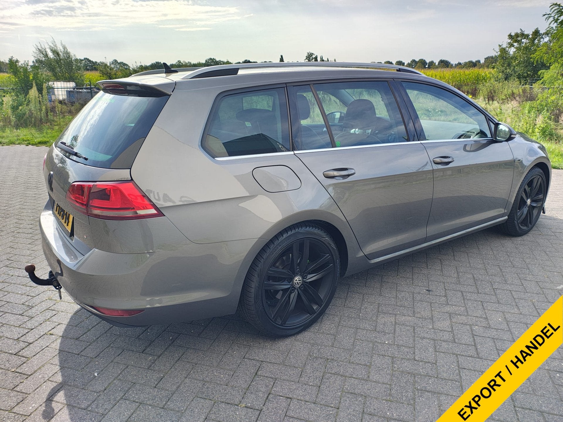 Volkswagen Golf Variant 1.4TSI 141PK Automaat Highline Trekh, Gebruikt, 4 cilinders, Leder en Stof, Origineel Nederlands