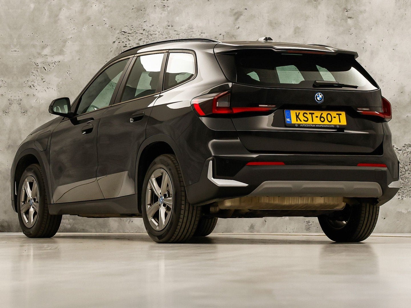 BMW X1 xDrive25e Automaat 245Pk (APPLE CARPLAY, HEAD-UP DISP, Auto's, BMW, 12 maanden, Gebruikt, Zwart, Bedrijf