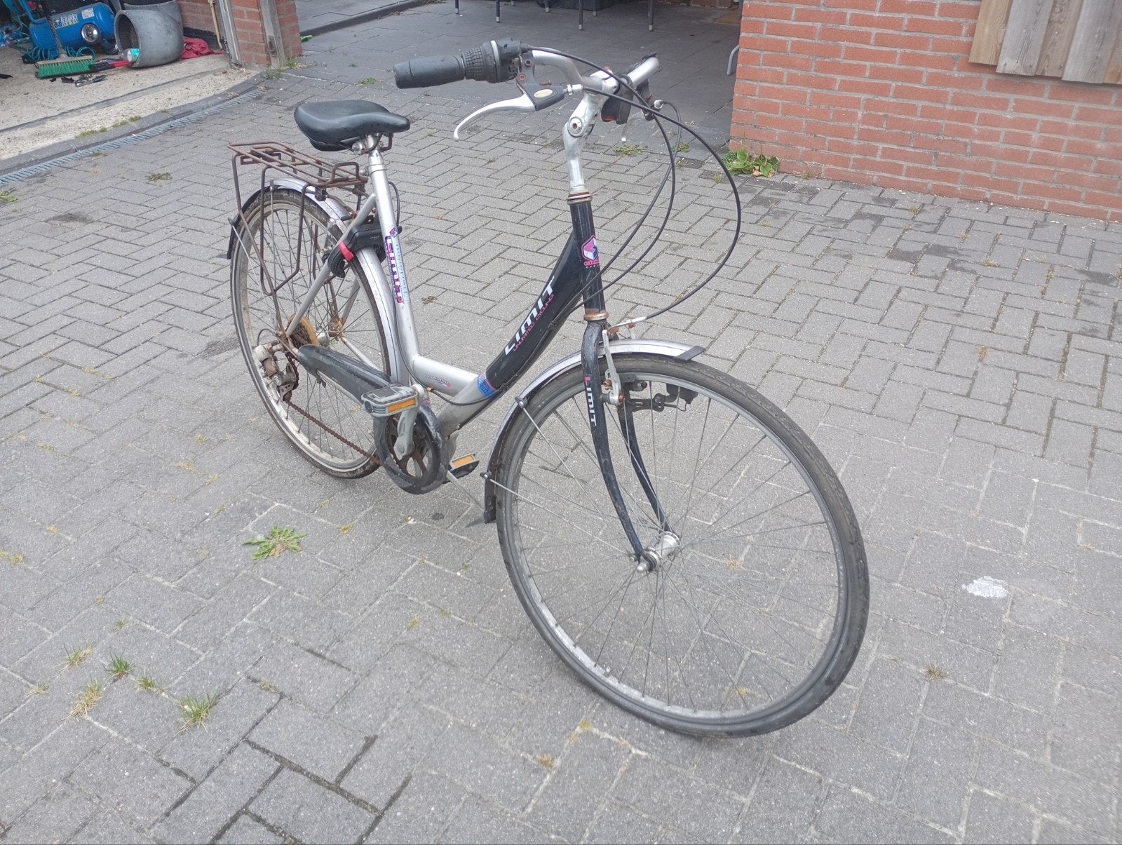 Fiets met roest en versnellingsprobleem, Gebruikt, Velgrem, Versnellingen, 50 tot 53 cm