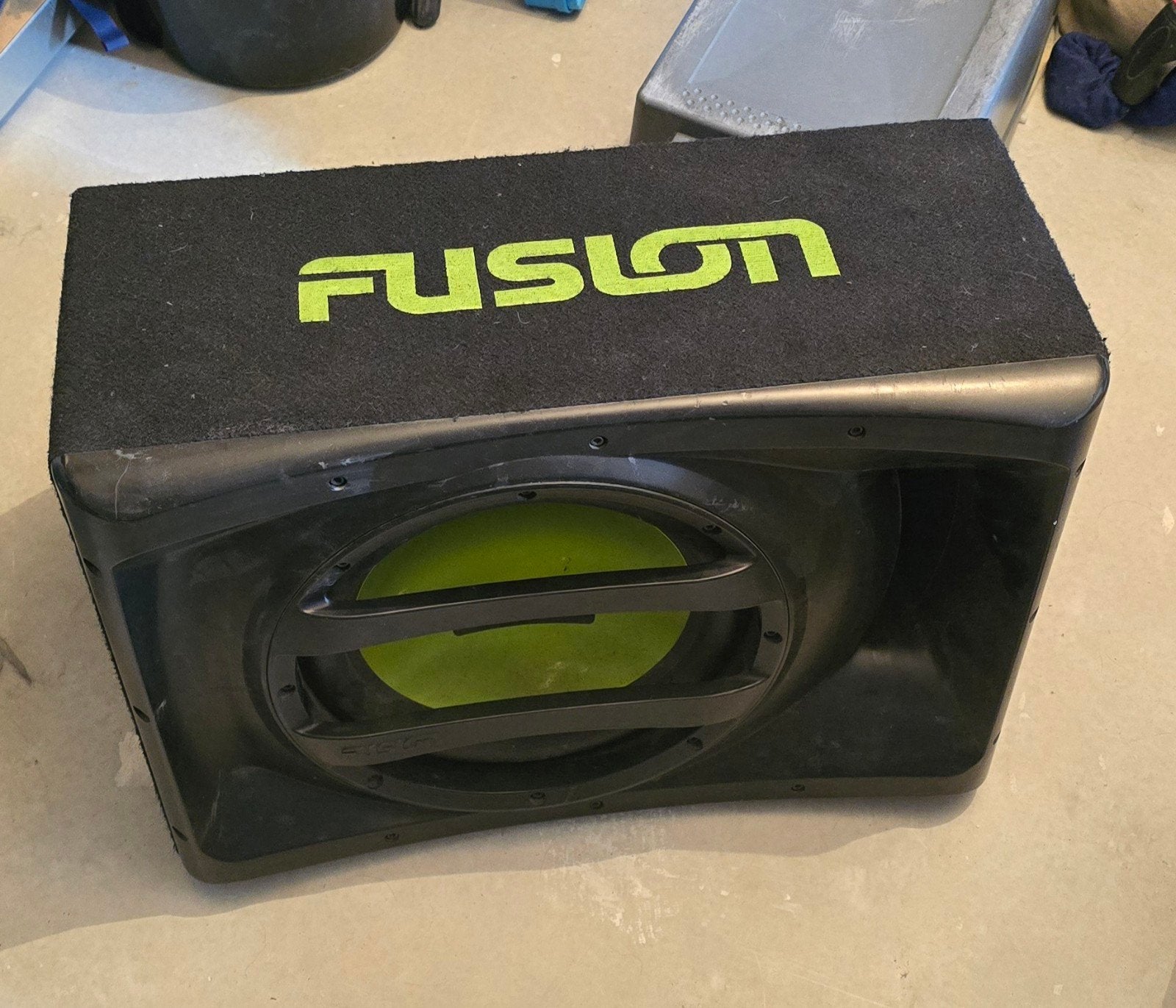 Fusion Subwoofer met ingebouwde versterker 1000w, Ophalen, Gebruikt