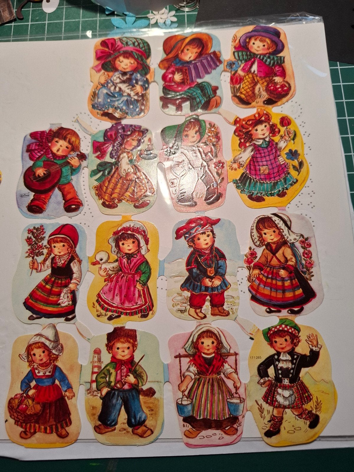 Vintage Poppen poezieplaatjes - Diverse Klederdracht, Verzamelen, Poesieplaatjes, Ophalen of Verzenden