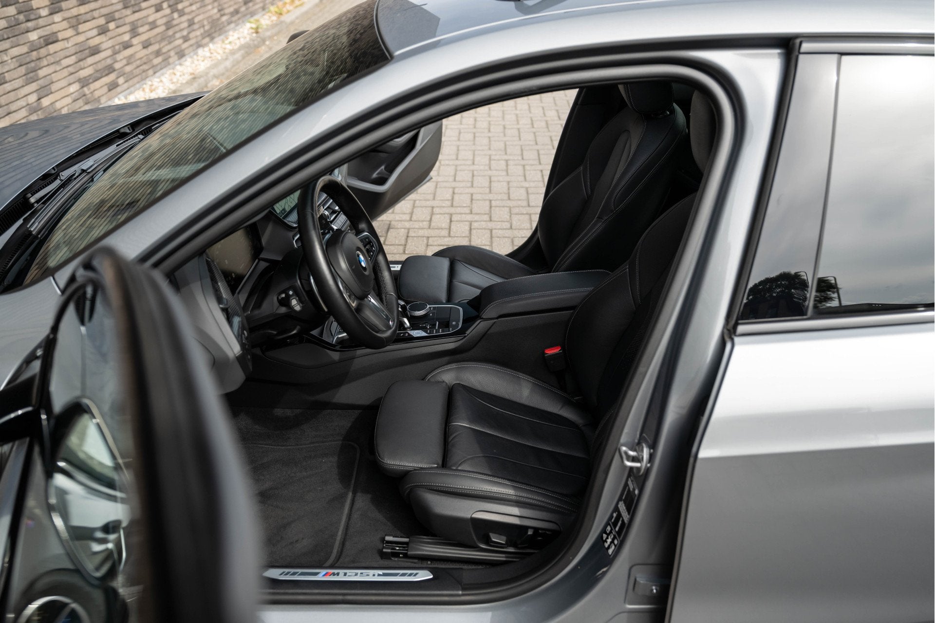 Foto 18 van BMW 1-serie M135i xDrive | Live Cockpit | Panorama | Leder |